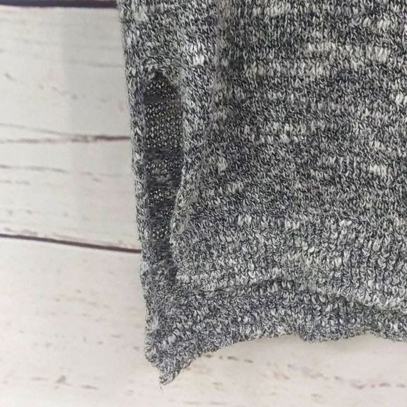 WOMEN'S Hollister Grey Sweater - Picture 6 of 7